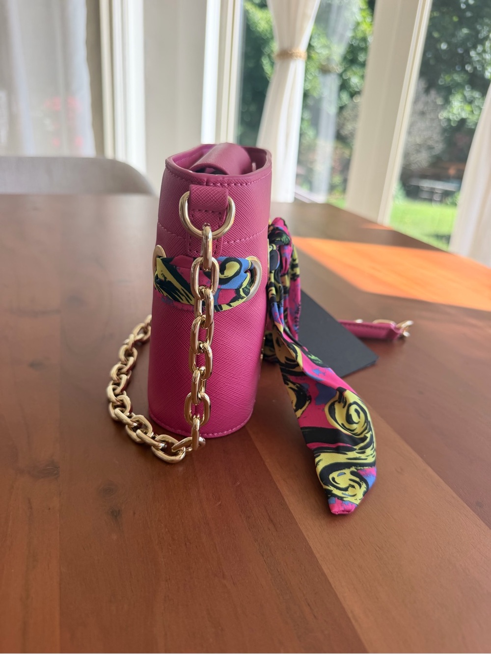 💖 NWT Versace Jeans Couture Thelma Mini Bucket Bag | Pink Scarf & Gold Chain - Picture 7 of 8
